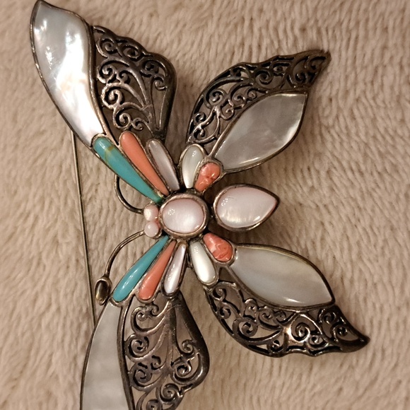 Sterling Vintage Buterfly Mother Pearl Pin - Picture 3 of 3
